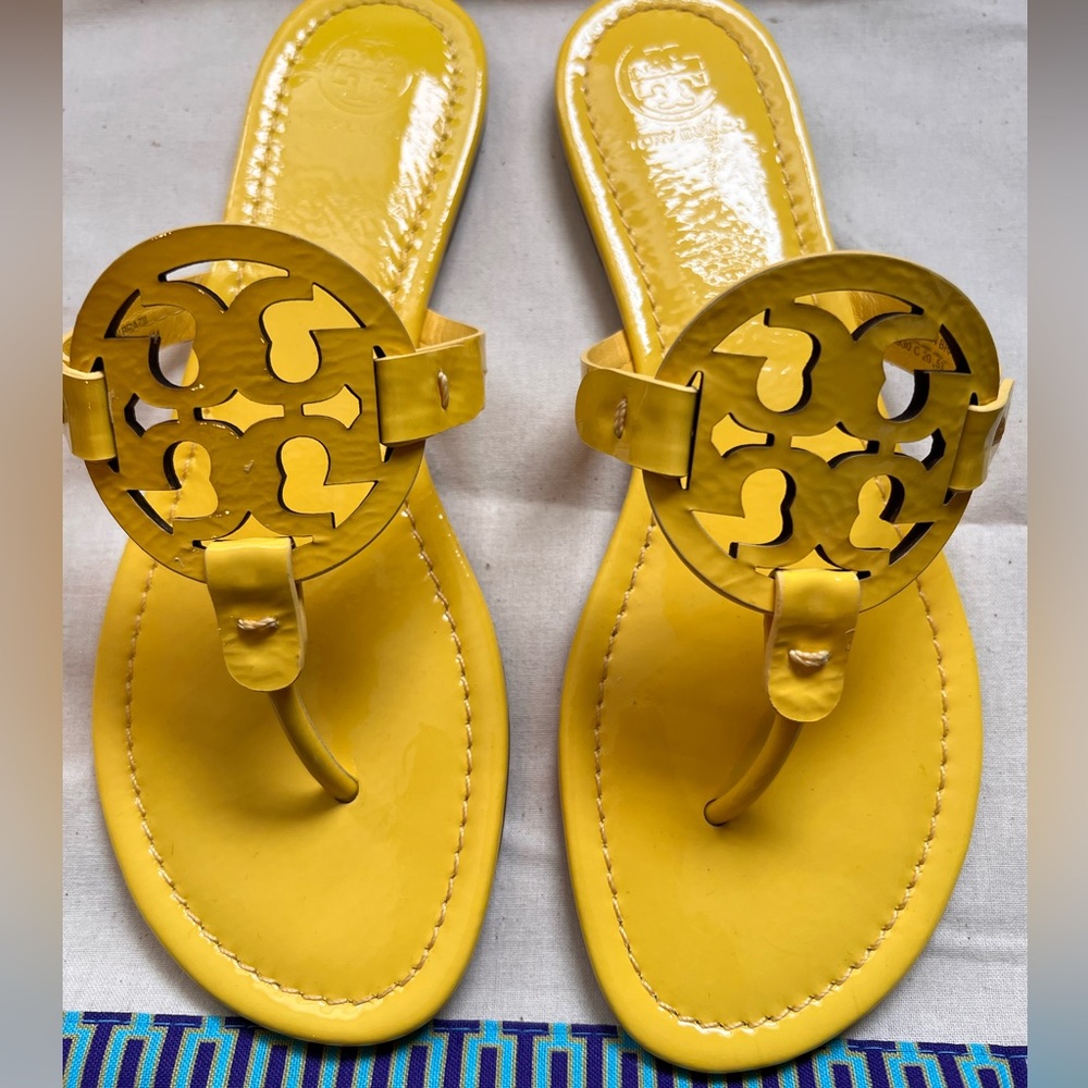 NEW AUTHENTIC TORY BURCH patent leather Miller Sandal - Yellow